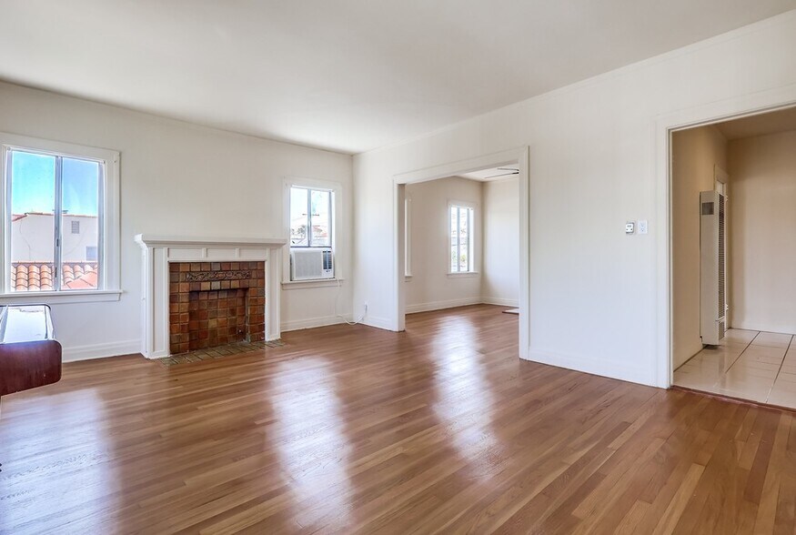 More Photos Of 833 N Ridgewood Pl, Los Angeles Apartments For Sale