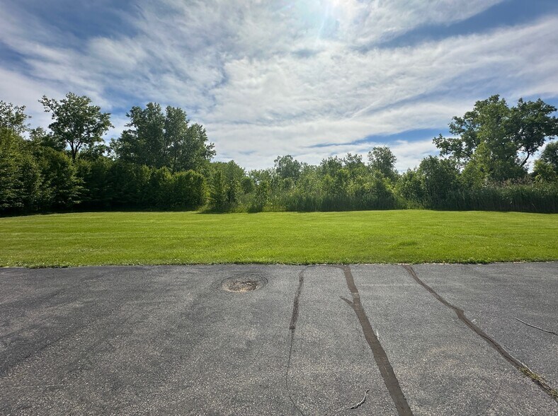 More Photos Of 16475 Van Dam Rd, South Holland Flex For Sale