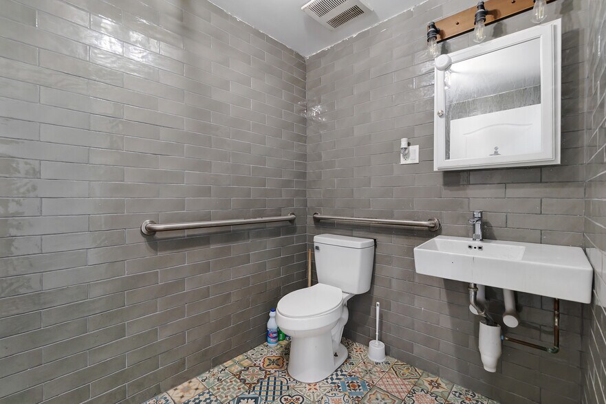 More Photos Of 1512 Nostrand Ave, Brooklyn Storefront Retail Residential For Lease