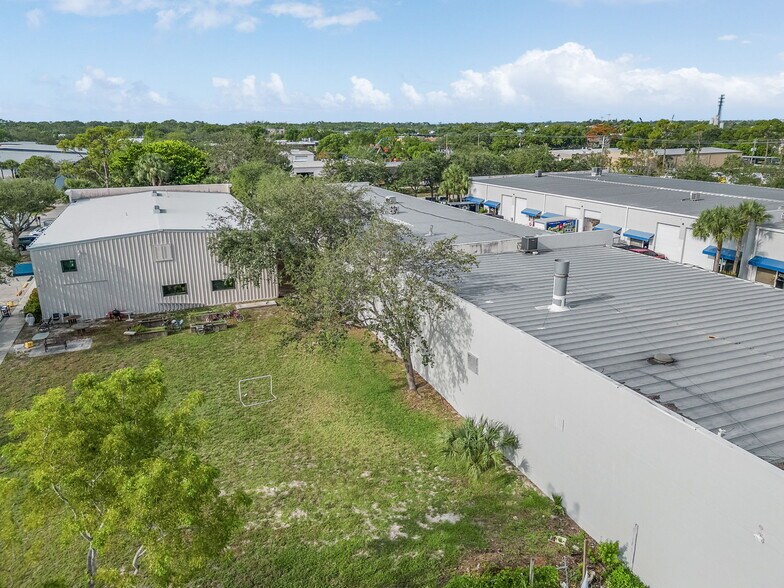 More Photos Of 4110 Enterprise Ave, Naples Unknown For Lease