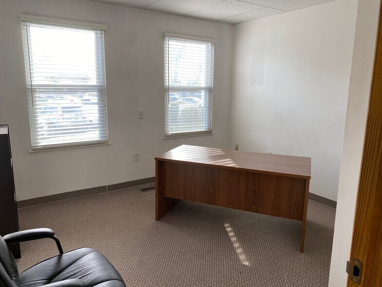 More Photos Of 59 Avenue at the Commons, Shrewsbury Medical For Lease