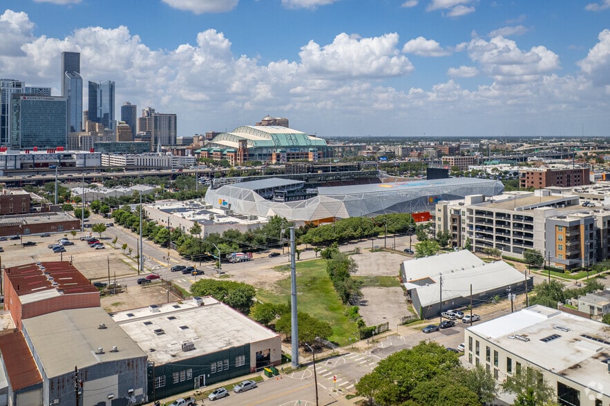 More Photos Of 815 Emancipation Ave, Houston Industrial For Sale