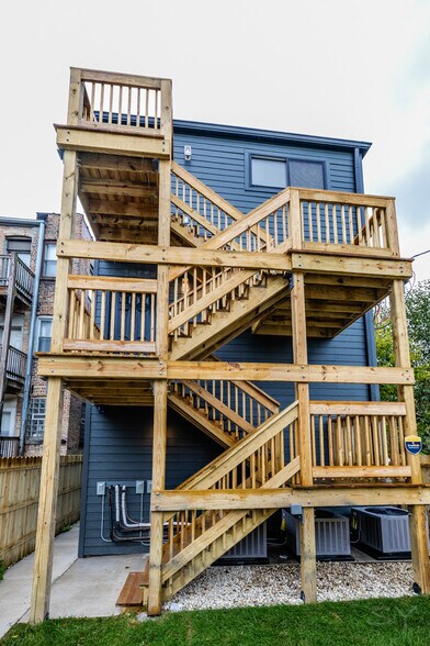 More Photos Of 6050 Eberhart ave, Chicago Apartments For Sale