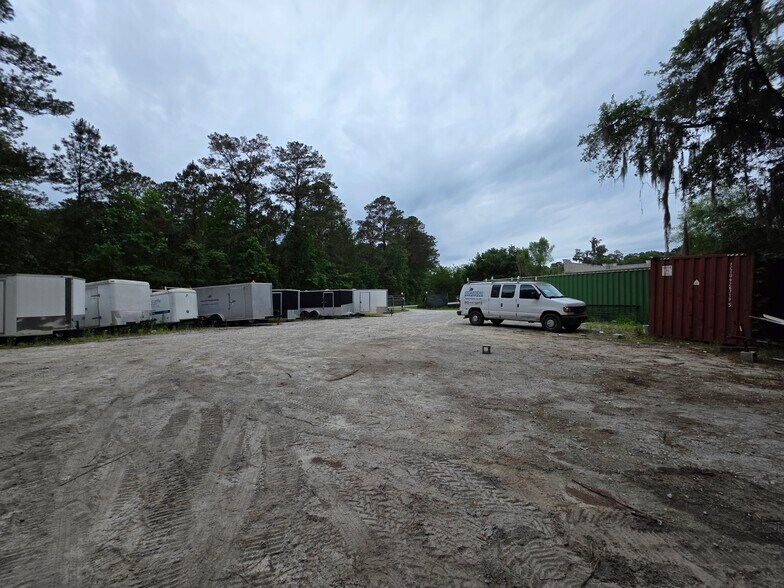 More Photos Of 2050 Old Bailey Rd, Ridgeland Showroom For Lease