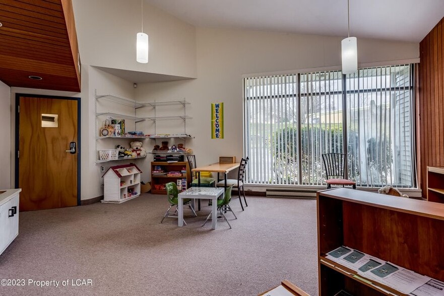 More Photos Of 104 Woodward Hill Rd, Edwardsville Office For Sale