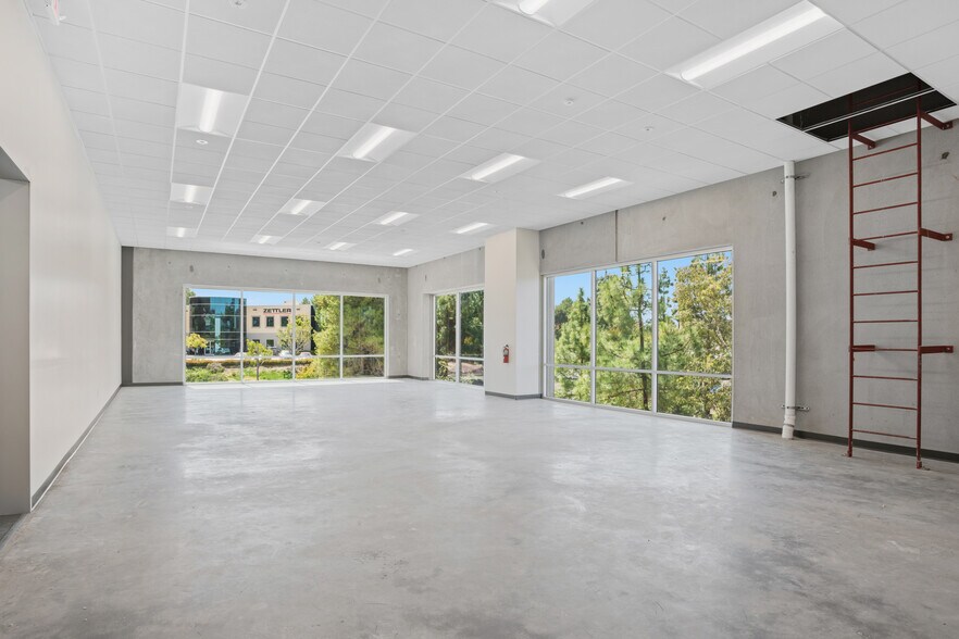 More Photos Of 2515 Birch St, Vista Warehouse For Lease