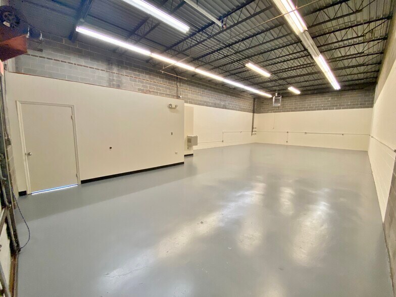 More Photos Of 7635 Fullerton Rd, Springfield Warehouse For Lease