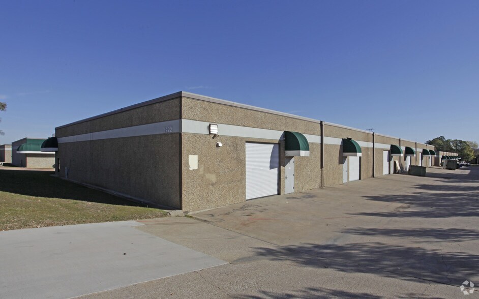 Primary Photo Of 1225 E Corporate Dr, Arlington Light Manufacturing For Lease