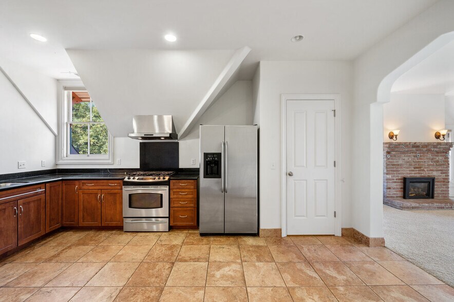 More Photos Of 333 G St, San Rafael Apartments For Sale