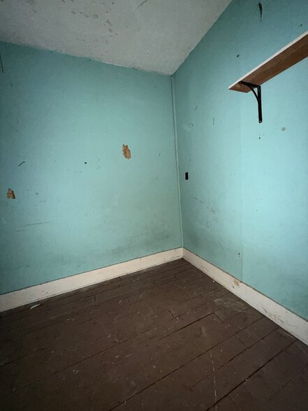 More Photos Of 130 W Main St, Westfield Flex For Sale