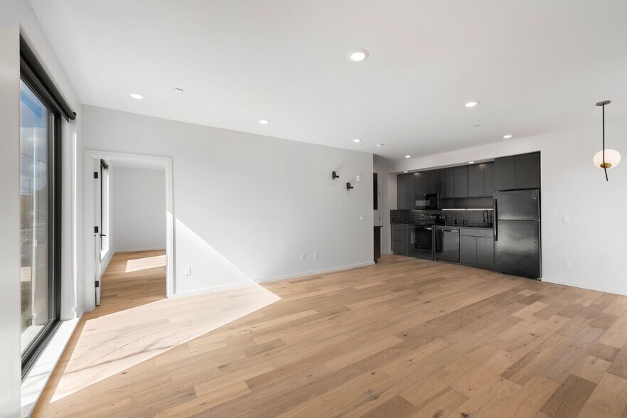 More Photos Of 1825 N Rosa Parks Way, Portland Multifamily For Sale