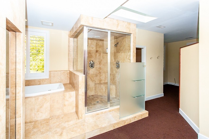 More Photos Of 2040 N Ferry St, Anoka Office For Sale