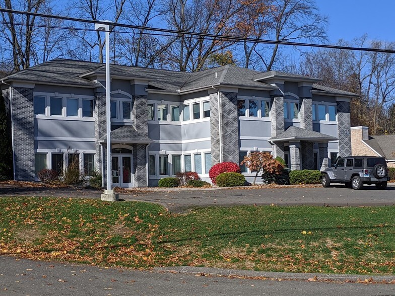 More Photos Of 1336 W Main St, Waterbury Medical For Lease