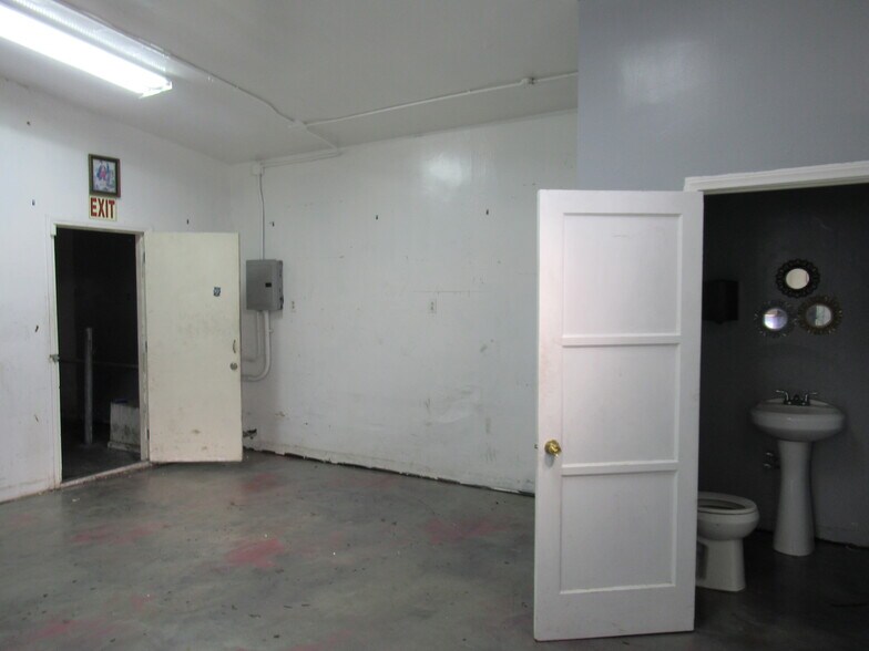 More Photos Of 1212 N Wilmington Ave, Compton Storefront For Lease