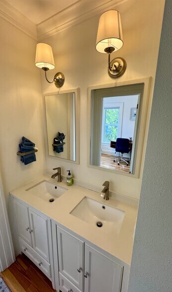 More Photos Of 1732 Manatee Ave, Bradenton Office Residential For Sale