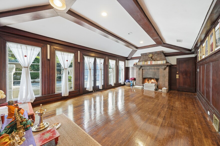 More Photos Of 3741 W 27th St, Los Angeles Specialty For Sale