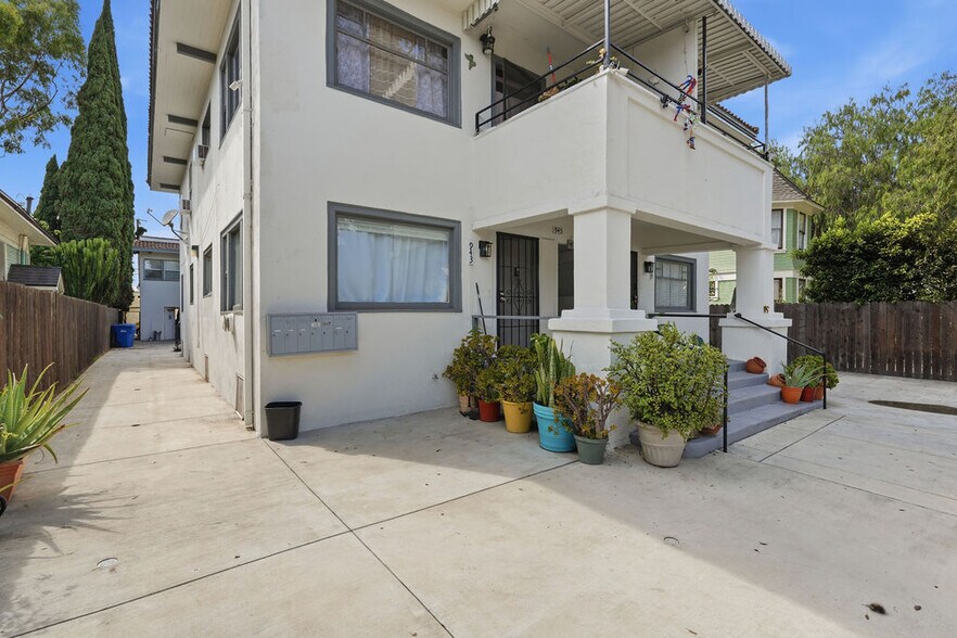 More Photos Of 943-949 Chestnut Ave, Long Beach Apartments For Sale