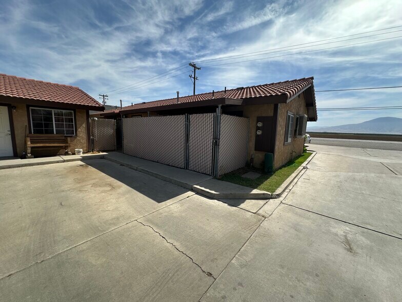More Photos Of 12400 Main St, Lamont Apartments For Sale