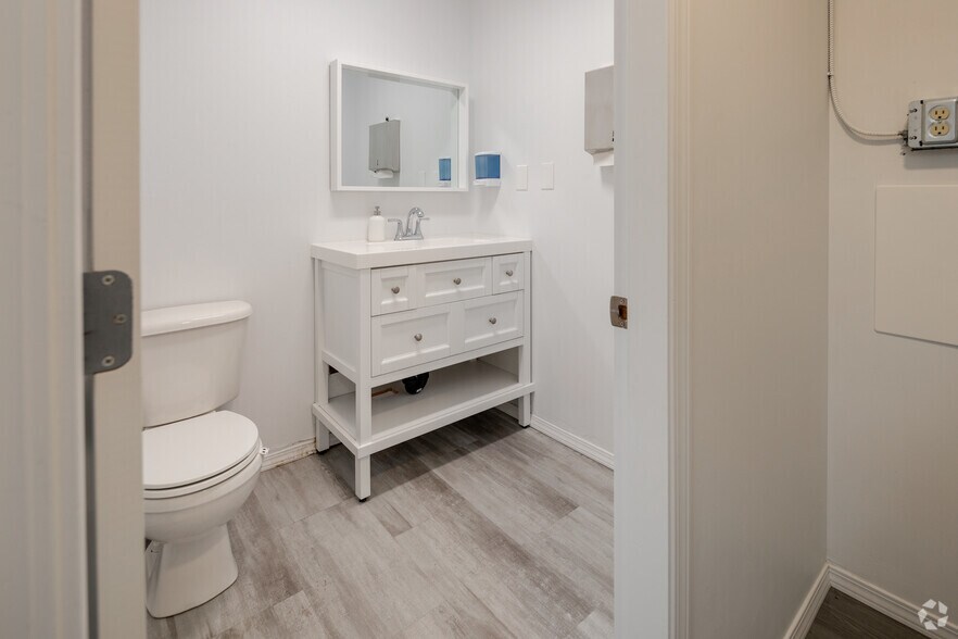 More Photos Of 196 W 6th Av, Vancouver Flex For Lease