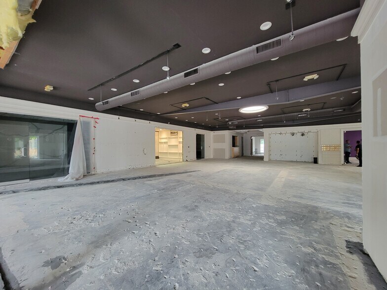 More Photos Of 12353 Wilshire Blvd, Los Angeles Loft Creative Space For Lease