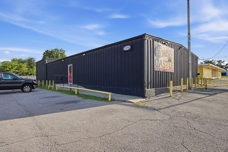 More Photos Of 1900 SE 59th Dr, Oklahoma City Bar For Sale