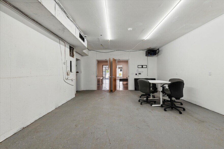 More Photos Of 5000-02 City Ave, Philadelphia Freestanding For Sale