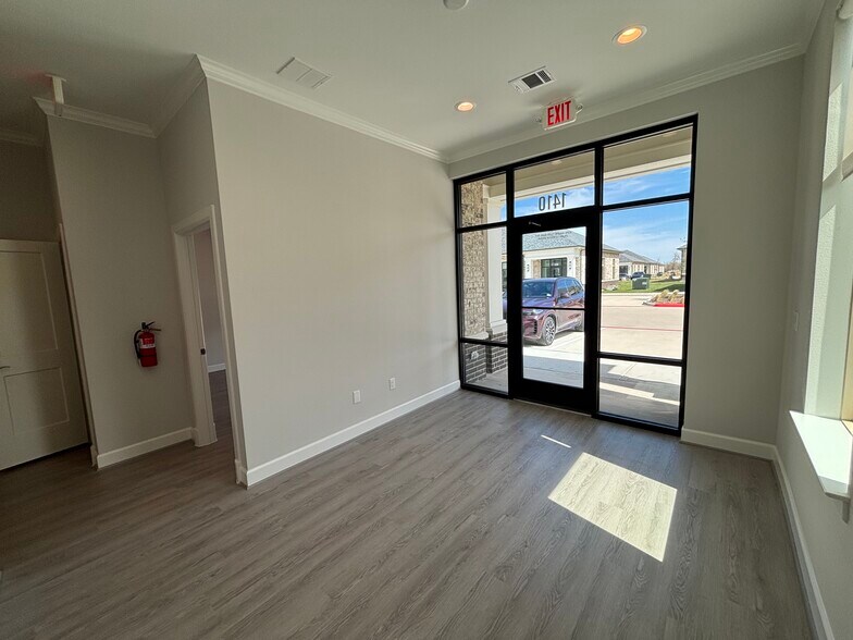 More Photos Of 1630 W Prosper Trl, Prosper Medical For Lease