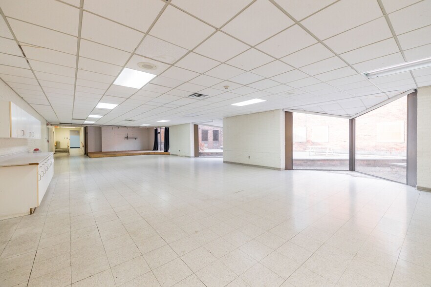 More Photos Of 6902 Chicago Rd, Warren Schools For Sale