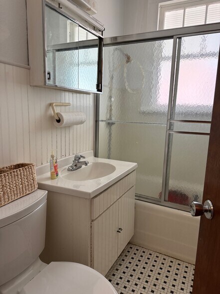 More Photos Of 1000 S Ridgewood Ave, Daytona Beach Office Residential For Sale