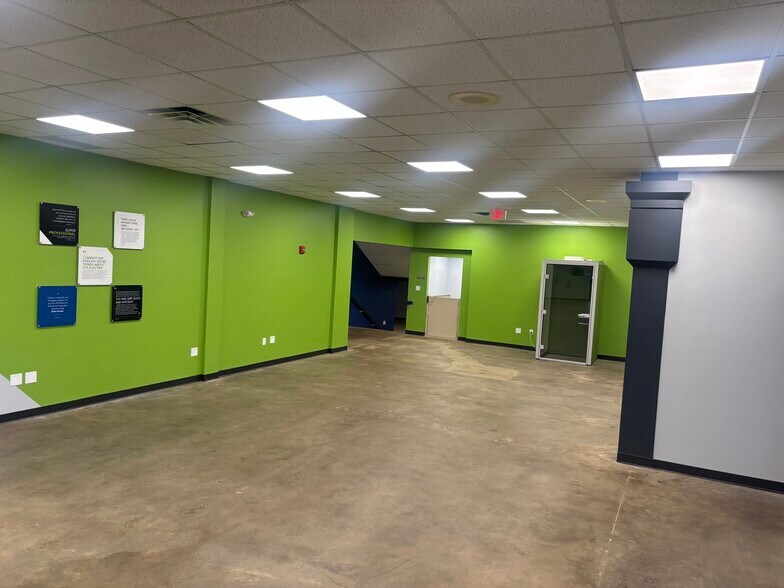 More Photos Of 360 Highland Rd E, Macedonia Office For Lease