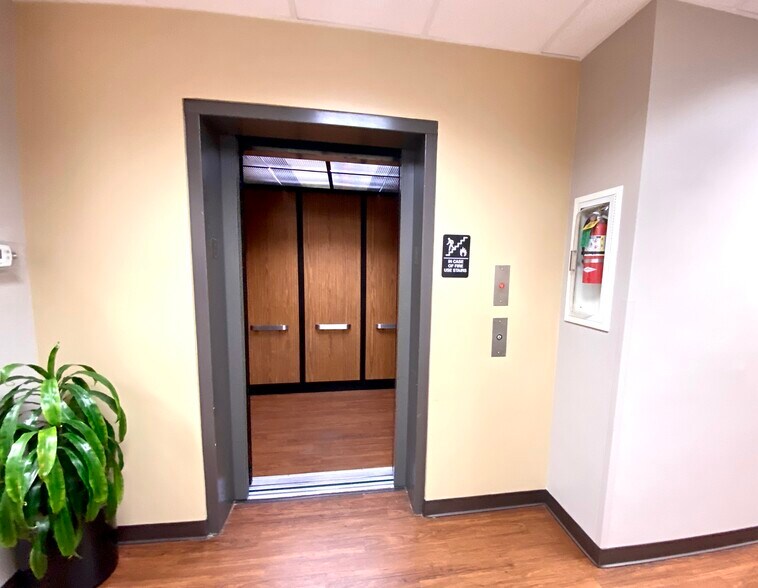 More Photos Of 3007 Knight St, Shreveport Office For Lease