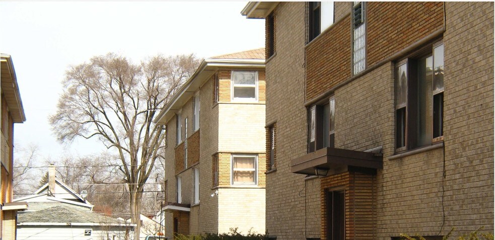 More Photos Of 2053 W 135th Pl, Blue Island Apartments For Sale