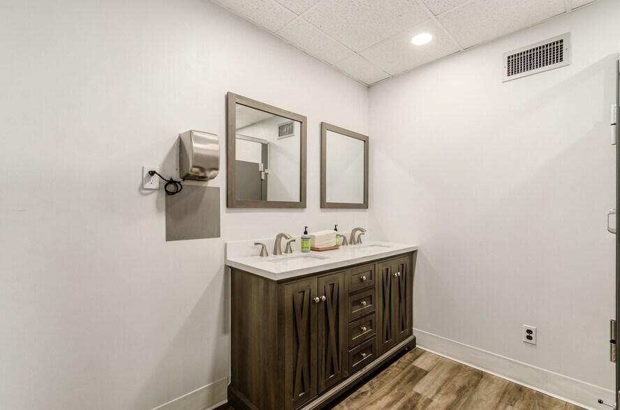 More Photos Of 503 S High St, Columbus Office For Lease