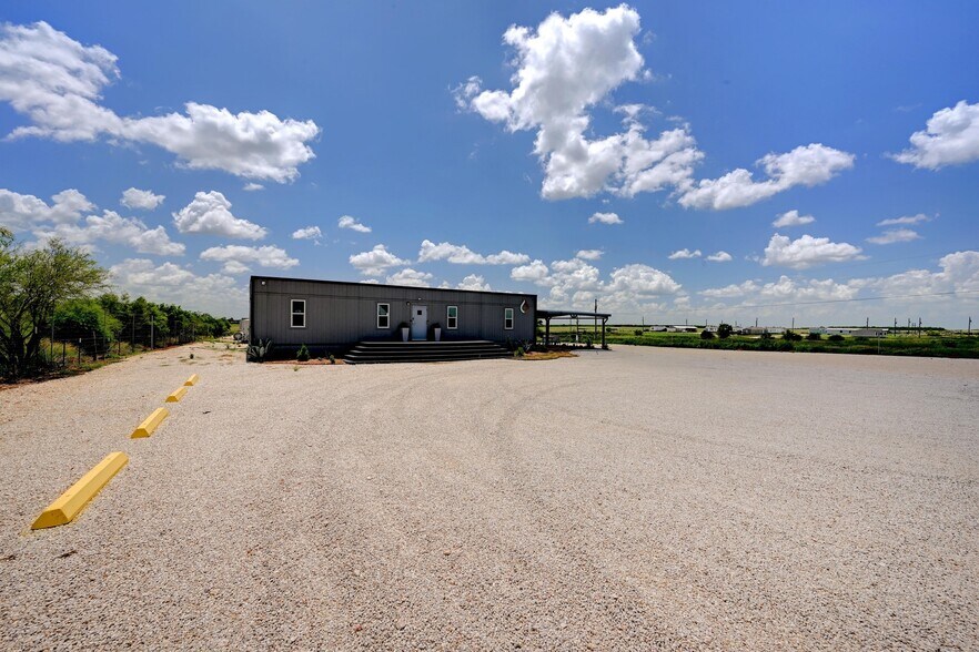 More Photos Of 804 Highway 304, Gonzales Loft Creative Space For Sale