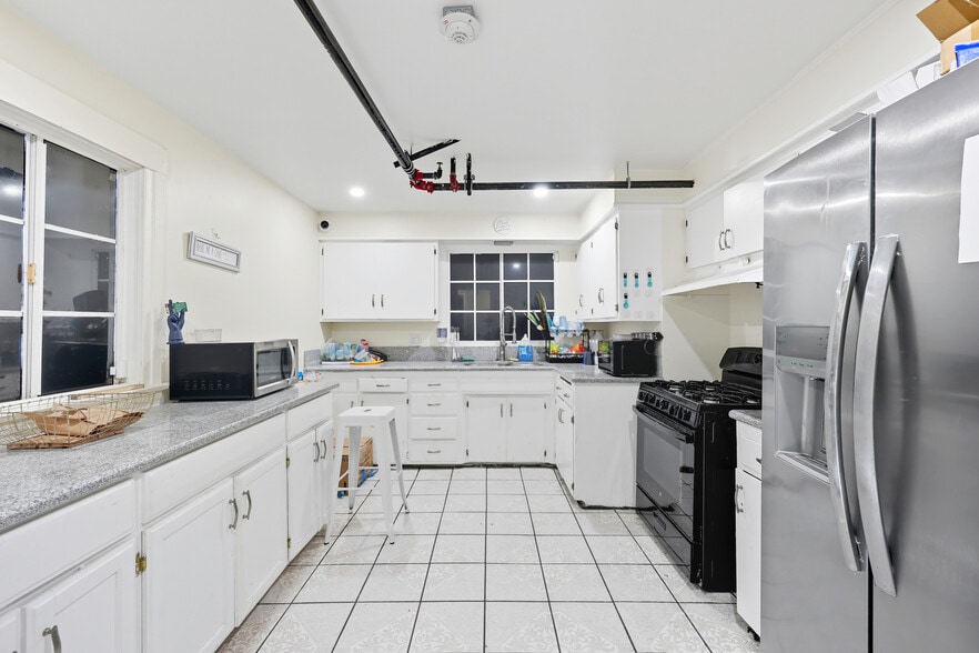 More Photos Of 522 W VERNON Ave, Los Angeles Daycare Center For Sale