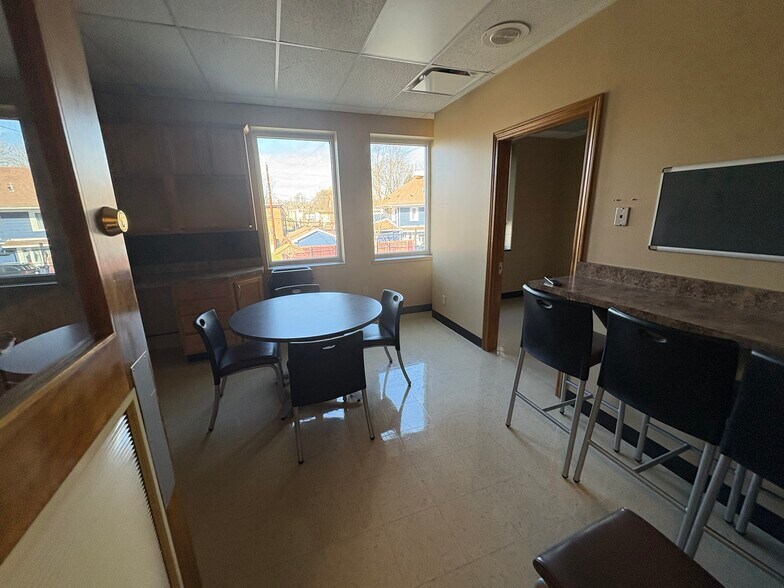 More Photos Of 3550 N Washington Blvd, Indianapolis Medical For Lease