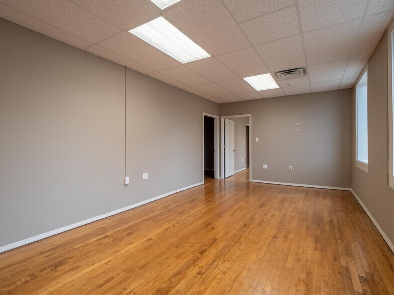 More Photos Of 122 E Carl Albert Pky, Mcalester Office For Sale