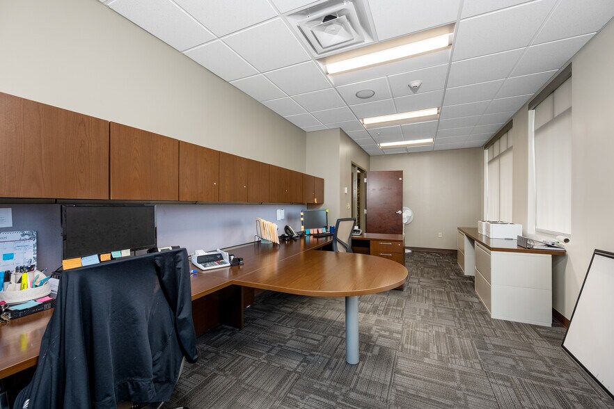 More Photos Of 3020 Orchard Park Rd, Buffalo Office For Sale
