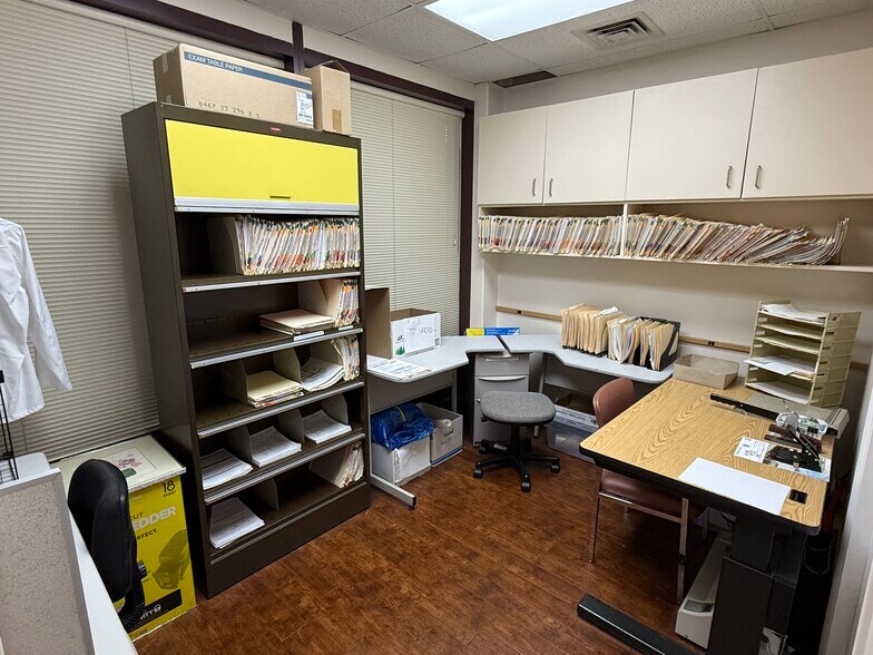 More Photos Of 725 Kapiolani Blvd, Honolulu Office For Lease