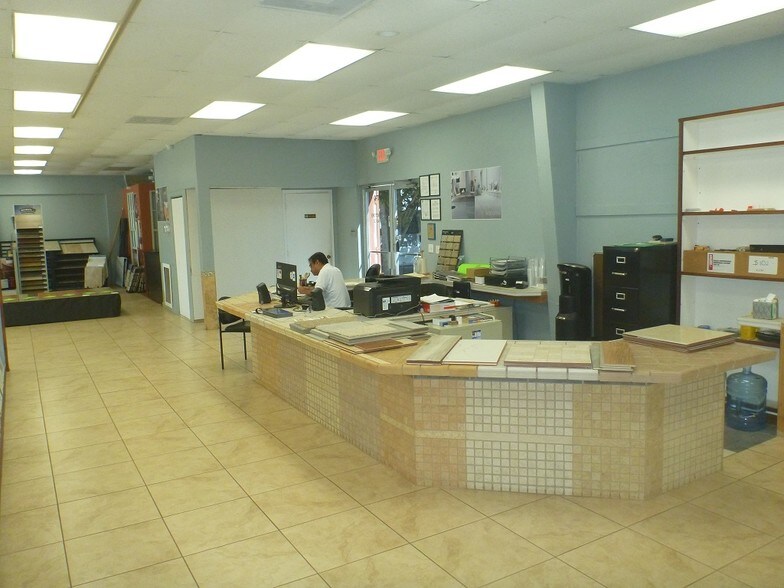 More Photos Of 1507 S Del Prado Blvd, Cape Coral General Retail For Lease