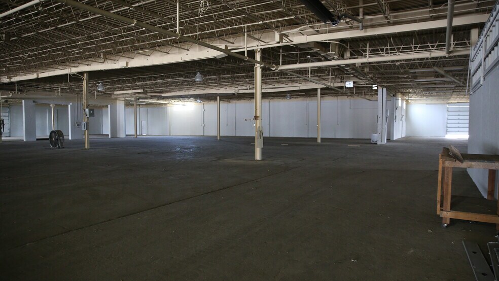 More Photos Of 845 Harrisburg Pike, Columbus Warehouse For Lease