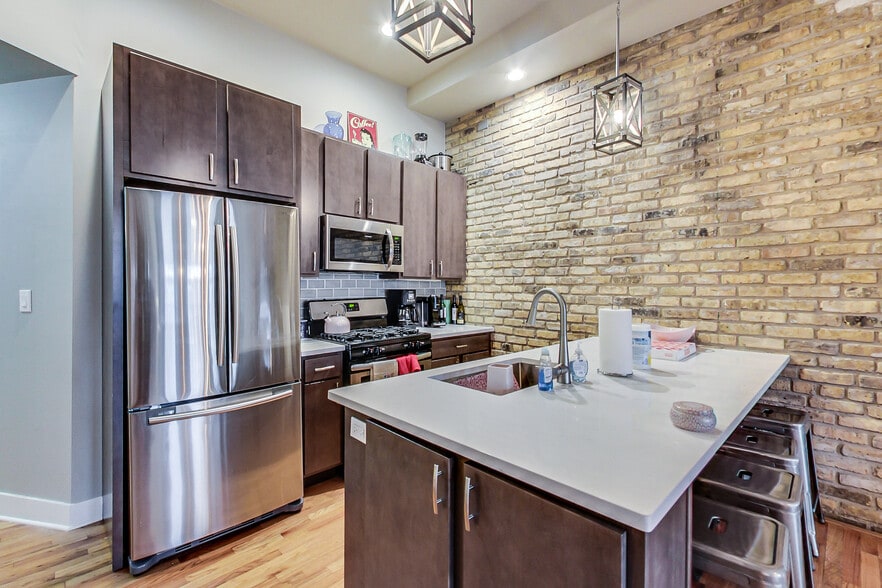 More Photos Of 2723 N Halsted St, Chicago Bar For Sale
