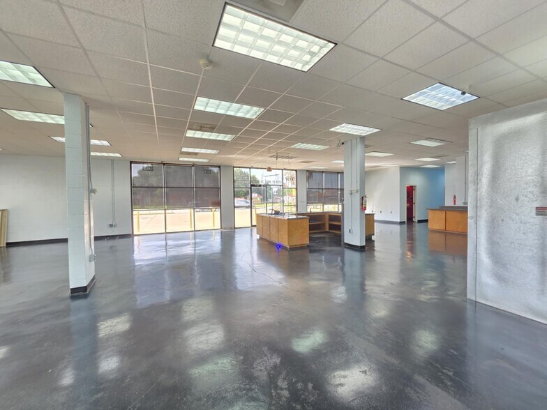 More Photos Of 8799 State Highway 35 N, Van Vleck Convenience Store For Sale