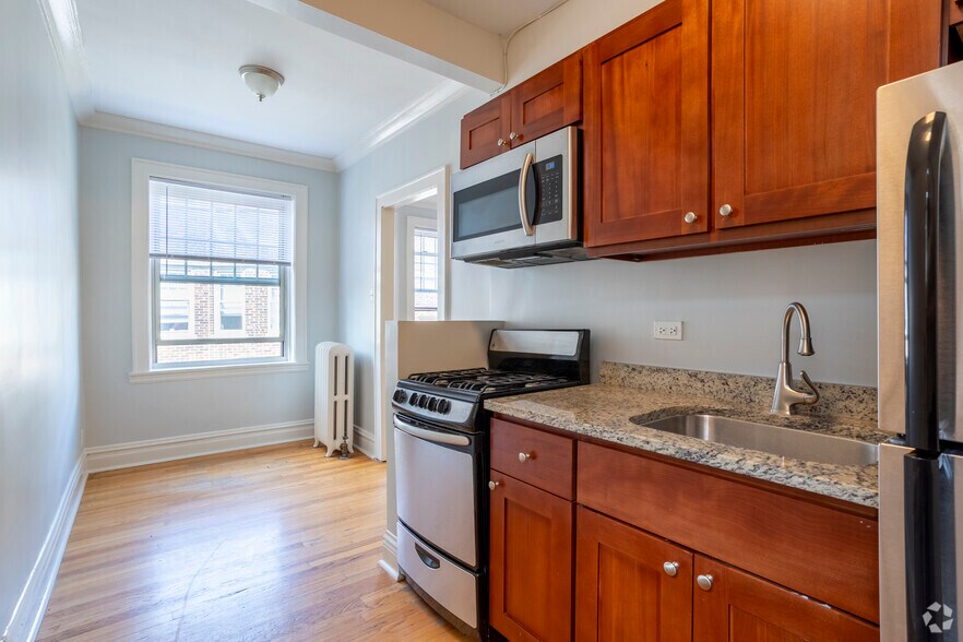 More Photos Of 1000-1010 North Blvd, Oak Park Apartments For Lease