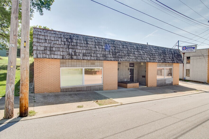 More Photos Of 319-321 Ridge St, Alton Showroom For Sale
