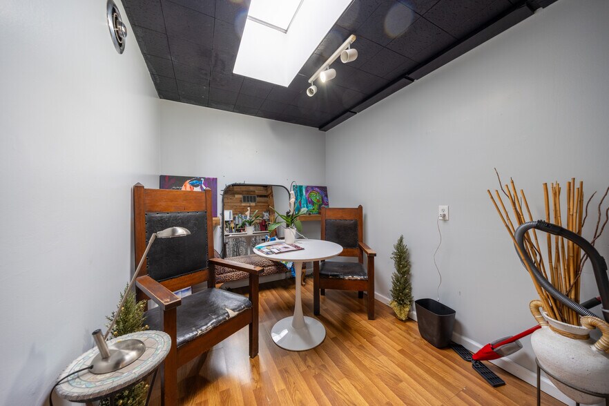 More Photos Of 71 Park Ave, Rochester Medical For Sale