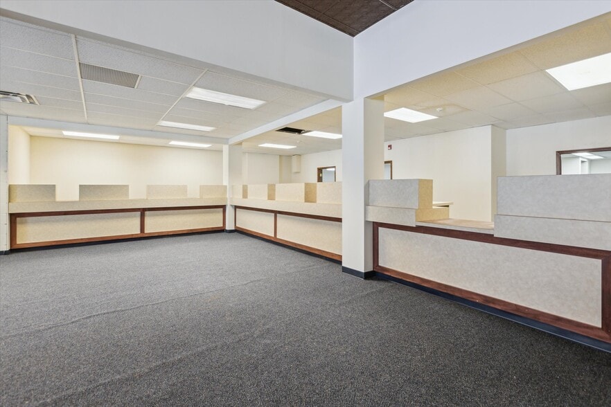 More Photos Of 711 Washington Ave, Bay City Medical For Lease