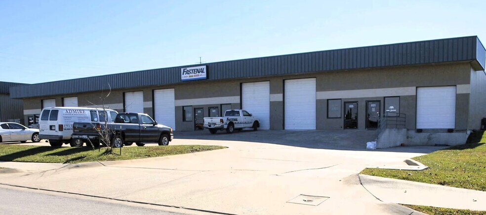 More Photos Of 841-881 E Warren St, Gardner Unknown For Lease