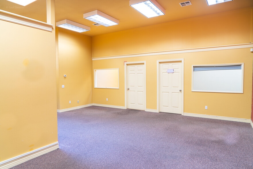 More Photos Of 815-817 N Central Ave, Medford Storefront For Lease
