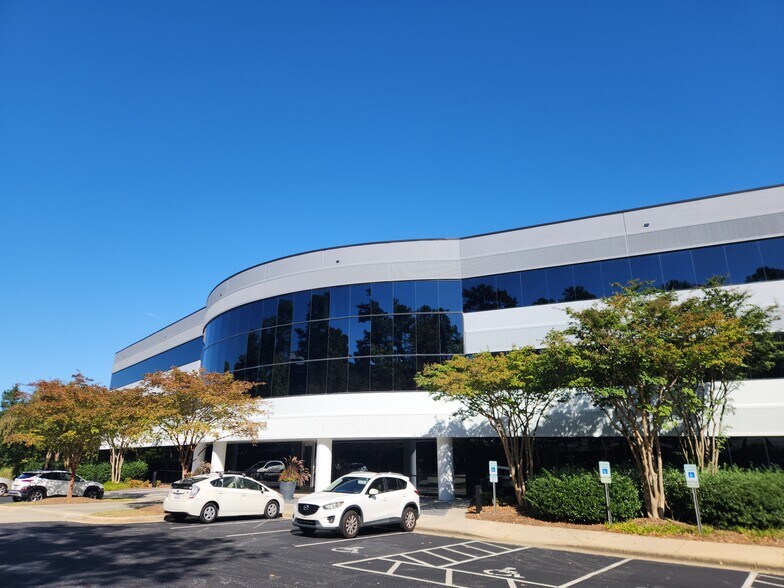More Photos Of 5565 Centerview Dr, Raleigh Office For Lease